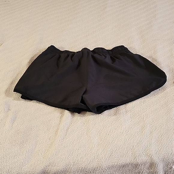 Under Armour Heat Gear Black Shorts Size S - Picture 2 of 5